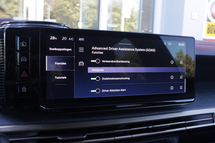 Lancia Ypsilon 1.2 Hybrid 110PK AUTOMAAT LX | CAMERA VOOR + ACHTER | PARKEERSENSOREN VOOR + ACHTER | DRIVE PACK: ADAPTIVE CRUISE CONTROL/DODEHOEK DETECTIE/ELEKTRISCH INKLAPBARE BUITENSPIEGELS/SPROTIEF STUURWIEL | SFEER VERLICHTING | CLIMATE CONTROL | DRAADLOZE APPLE CARPLAY/ANDROID AUTO | DRAADLOZE TELEFOONLADER | 17"  LICHTMETALEN VELGEN "DIAMOND CUT" | WIELKASTEN "GLOSSY BLACK" | PRIVACY GLAS ACHTER | PREMIUM STOELBEKLEDING "GRIGIO ANTRACITE" | KLEUR: "VERDER GIADA" |