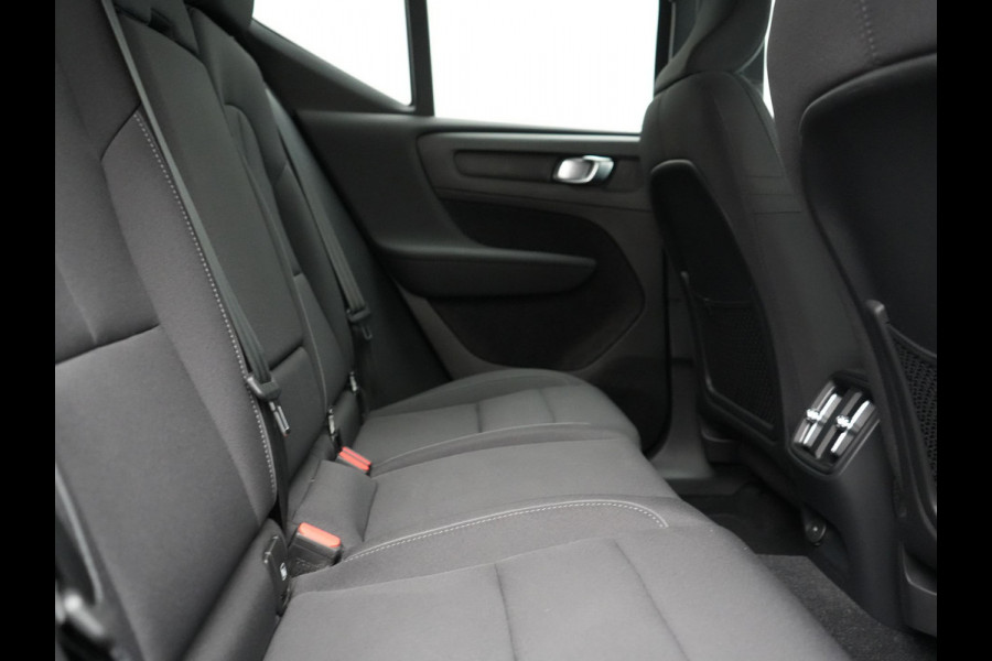 Volvo XC40 Recharge Twin Core 78 kWh 408pk Dealer O.H. | Warmtepomp | Camera | Stoelen & Stuur Verwarmd | Google Assistent | Apple Carplay | Cruise Control | DAB | Virtual Cockpit |