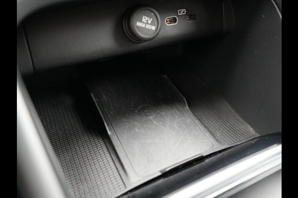Volvo XC40 Recharge Twin Core 78 kWh 408pk Dealer O.H. | Warmtepomp | Camera | Stoelen & Stuur Verwarmd | Google Assistent | Apple Carplay | Cruise Control | DAB | Virtual Cockpit |