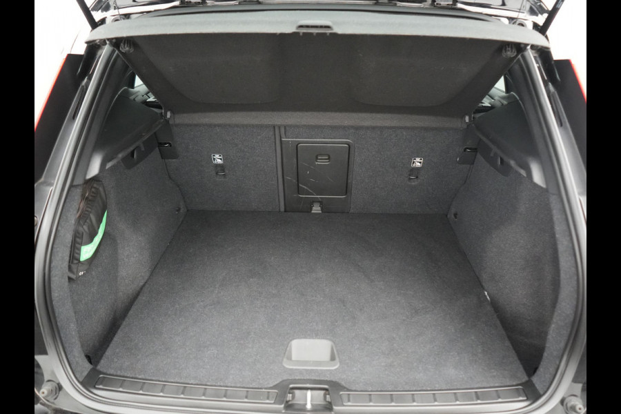 Volvo XC40 Recharge Twin Core 78 kWh 408pk Dealer O.H. | Warmtepomp | Camera | Stoelen & Stuur Verwarmd | Google Assistent | Apple Carplay | Cruise Control | DAB | Virtual Cockpit |