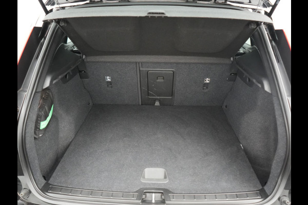 Volvo XC40 Recharge Twin Core 78 kWh 408pk Dealer O.H. | Warmtepomp | Camera | Stoelen & Stuur Verwarmd | Google Assistent | Apple Carplay | Cruise Control | DAB | Virtual Cockpit |