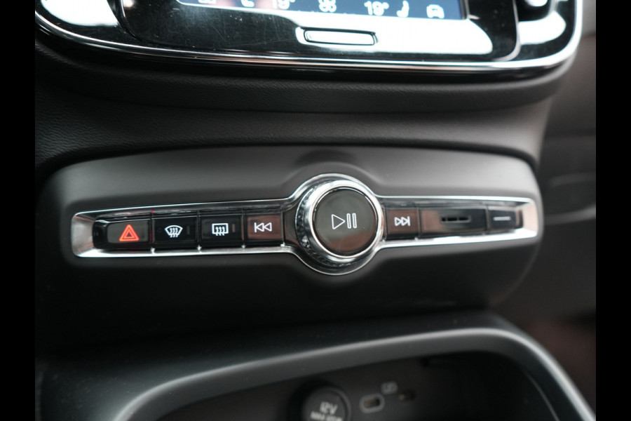 Volvo XC40 Recharge Twin Core 78 kWh 408pk Dealer O.H. | Warmtepomp | Camera | Stoelen & Stuur Verwarmd | Google Assistent | Apple Carplay | Cruise Control | DAB | Virtual Cockpit |