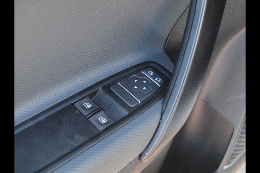 Mercedes-Benz Citan 112 CDI L2 Pro | 3 persoons | Camera | Trekhaak | Automaat | Apple Carplay | Navi | Cruise Control |