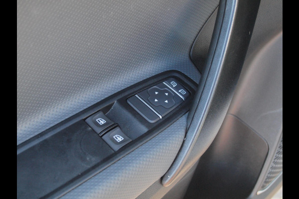 Mercedes-Benz Citan 112 CDI L2 Pro | 3 persoons | Camera | Trekhaak | Automaat | Apple Carplay | Navi | Cruise Control |
