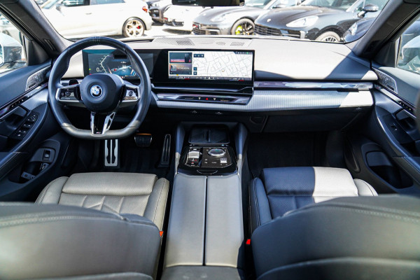 BMW i5 EDrive40 84 kWh | Bowers & Wilkins | Head Up Display | Stoelverkoeling | 360 Camera | AR Camera | Elektrisch trekhaak