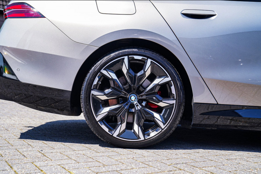BMW i5 EDrive40 84 kWh | Bowers & Wilkins | Head Up Display | Stoelverkoeling | 360 Camera | AR Camera | Elektrisch trekhaak