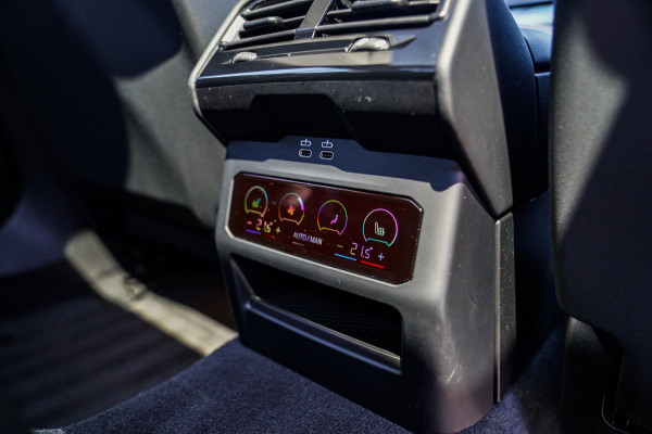 BMW i5 EDrive40 84 kWh | Bowers & Wilkins | Head Up Display | Stoelverkoeling | 360 Camera | AR Camera | Elektrisch trekhaak