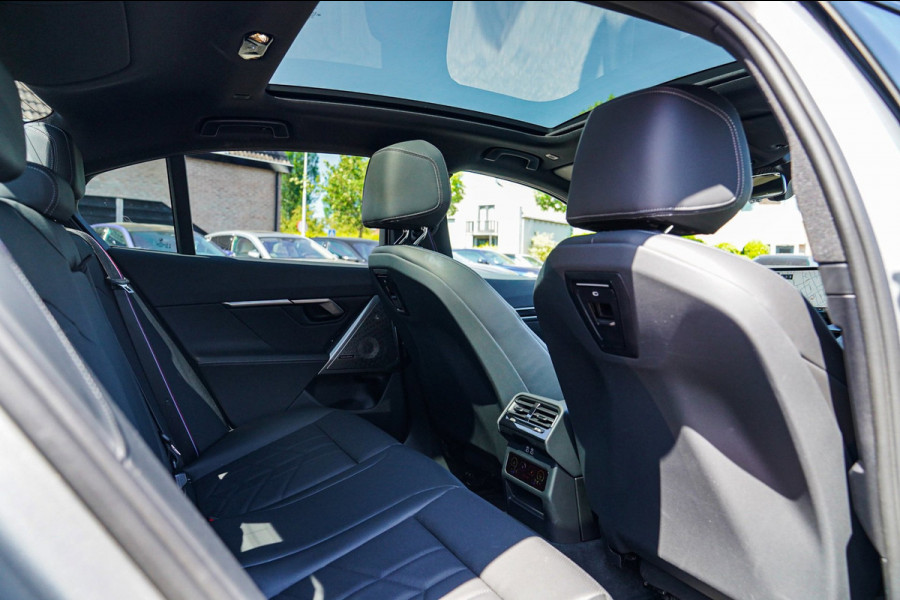 BMW i5 EDrive40 84 kWh | Bowers & Wilkins | Head Up Display | Stoelverkoeling | 360 Camera | AR Camera | Elektrisch trekhaak