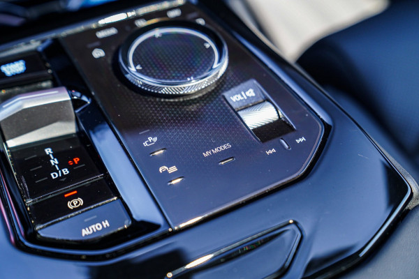 BMW i5 EDrive40 84 kWh | Bowers & Wilkins | Head Up Display | Stoelverkoeling | 360 Camera | AR Camera | Elektrisch trekhaak