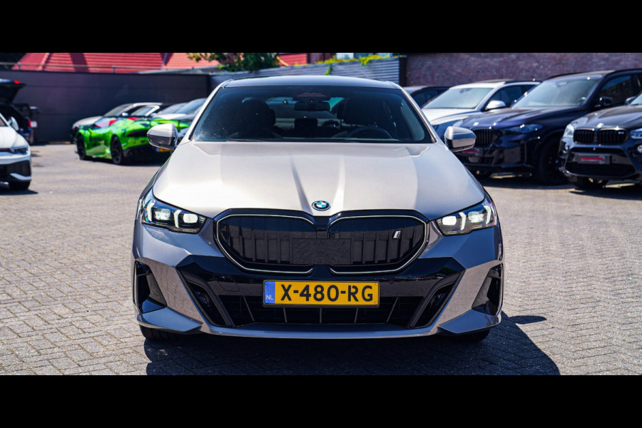 BMW i5 EDrive40 84 kWh | Bowers & Wilkins | Head Up Display | Stoelverkoeling | 360 Camera | AR Camera | Elektrisch trekhaak
