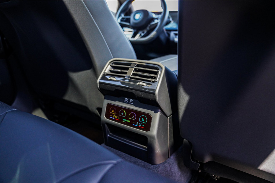 BMW i5 EDrive40 84 kWh | Bowers & Wilkins | Head Up Display | Stoelverkoeling | 360 Camera | AR Camera | Elektrisch trekhaak
