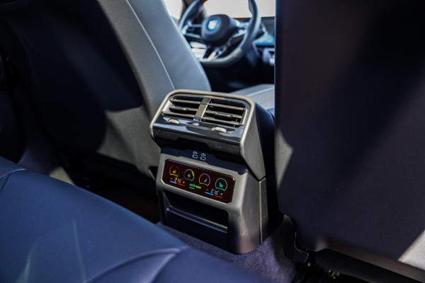 BMW i5 EDrive40 84 kWh | Bowers & Wilkins | Head Up Display | Stoelverkoeling | 360 Camera | AR Camera | Elektrisch trekhaak