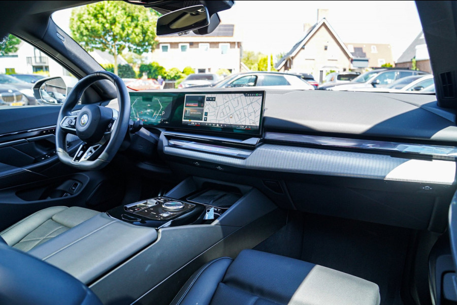 BMW i5 EDrive40 84 kWh | Bowers & Wilkins | Head Up Display | Stoelverkoeling | 360 Camera | AR Camera | Elektrisch trekhaak