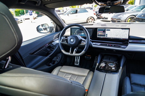 BMW i5 EDrive40 84 kWh | Bowers & Wilkins | Head Up Display | Stoelverkoeling | 360 Camera | AR Camera | Elektrisch trekhaak