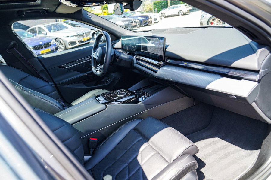 BMW i5 EDrive40 84 kWh | Bowers & Wilkins | Head Up Display | Stoelverkoeling | 360 Camera | AR Camera | Elektrisch trekhaak