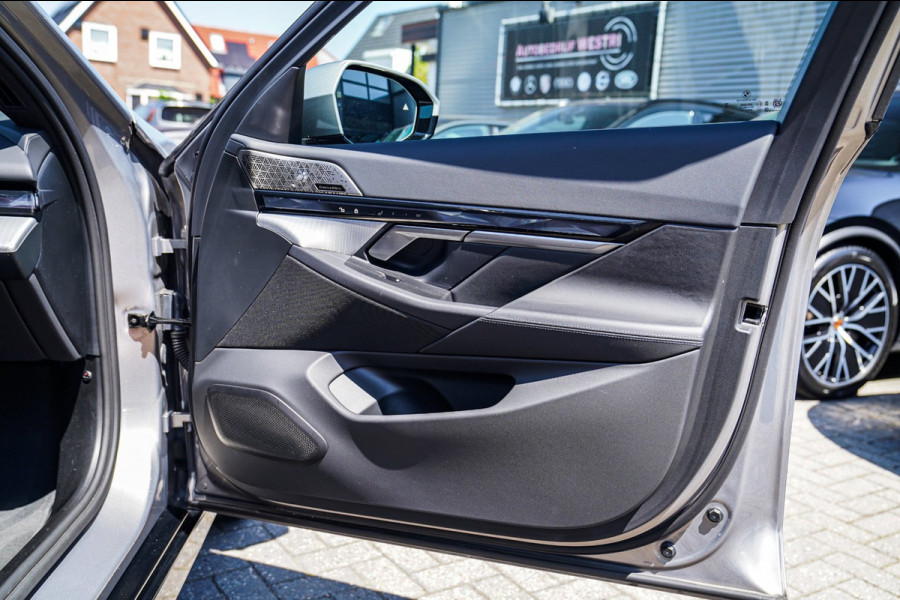 BMW i5 EDrive40 84 kWh | Bowers & Wilkins | Head Up Display | Stoelverkoeling | 360 Camera | AR Camera | Elektrisch trekhaak