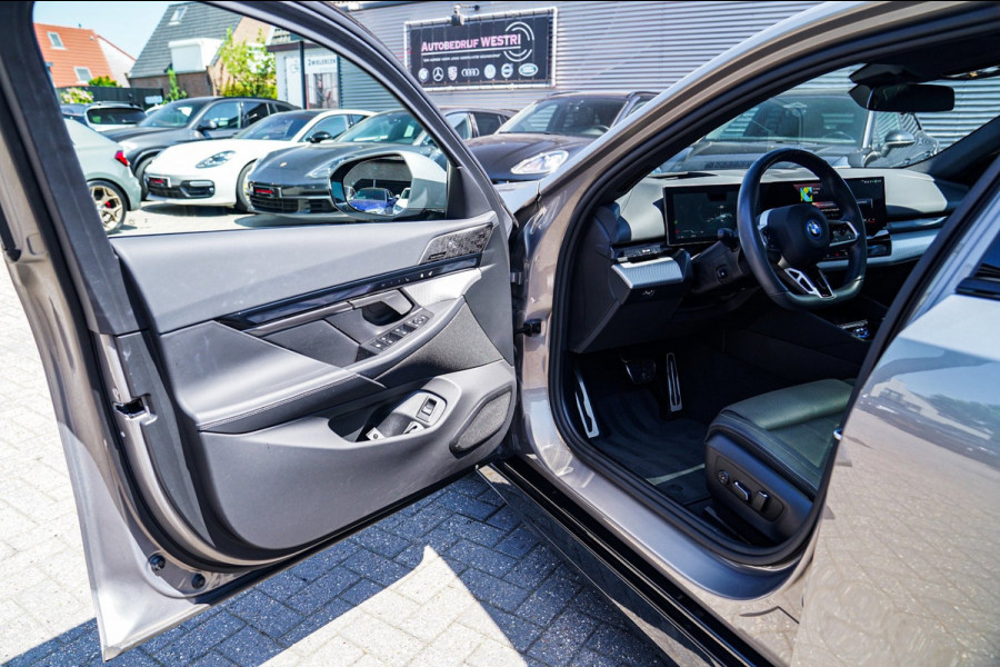 BMW i5 EDrive40 84 kWh | Bowers & Wilkins | Head Up Display | Stoelverkoeling | 360 Camera | AR Camera | Elektrisch trekhaak
