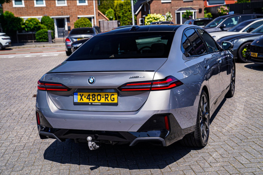 BMW i5 EDrive40 84 kWh | Bowers & Wilkins | Head Up Display | Stoelverkoeling | 360 Camera | AR Camera | Elektrisch trekhaak