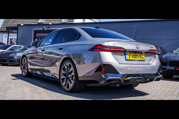 BMW i5 EDrive40 84 kWh | Bowers & Wilkins | Head Up Display | Stoelverkoeling | 360 Camera | AR Camera | Elektrisch trekhaak