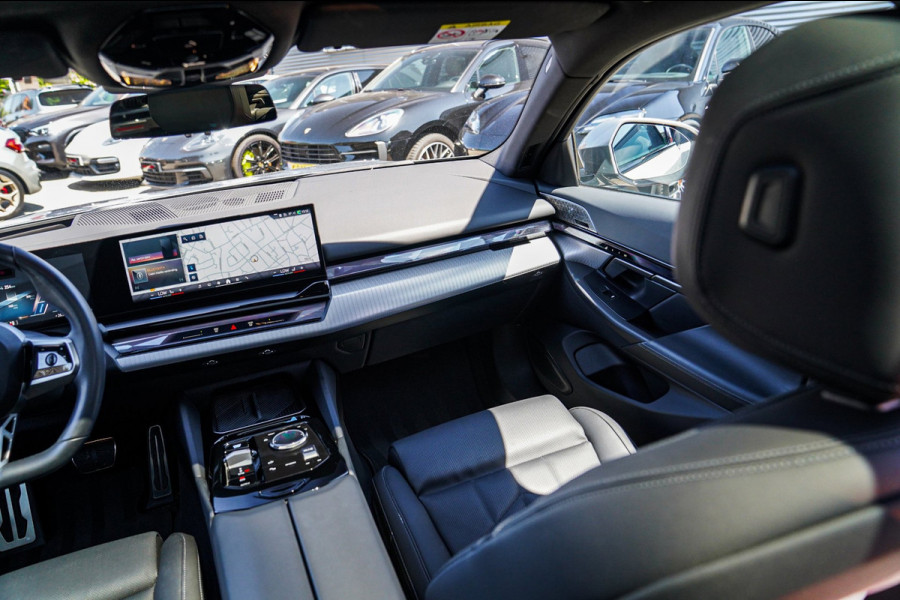 BMW i5 EDrive40 84 kWh | Bowers & Wilkins | Head Up Display | Stoelverkoeling | 360 Camera | AR Camera | Elektrisch trekhaak