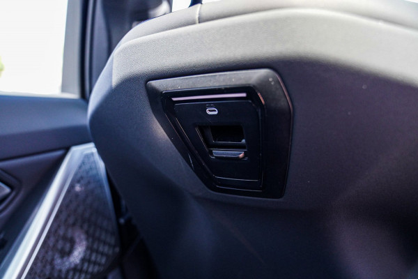 BMW i5 EDrive40 84 kWh | Bowers & Wilkins | Head Up Display | Stoelverkoeling | 360 Camera | AR Camera | Elektrisch trekhaak