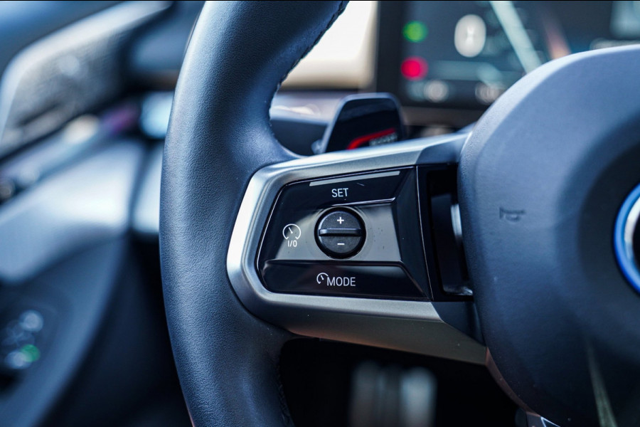 BMW i5 EDrive40 84 kWh | Bowers & Wilkins | Head Up Display | Stoelverkoeling | 360 Camera | AR Camera | Elektrisch trekhaak