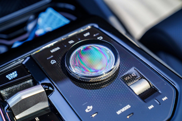 BMW i5 EDrive40 84 kWh | Bowers & Wilkins | Head Up Display | Stoelverkoeling | 360 Camera | AR Camera | Elektrisch trekhaak