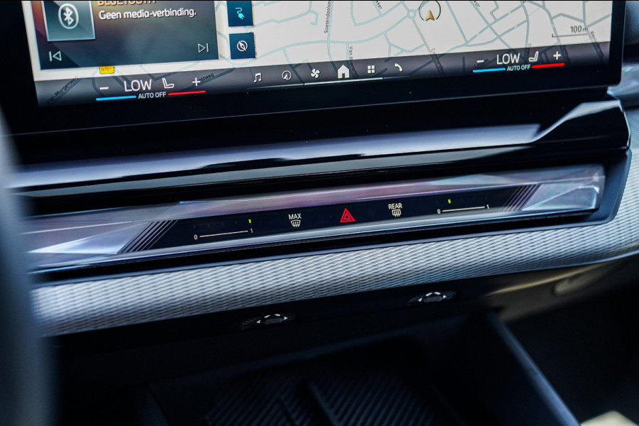 BMW i5 EDrive40 84 kWh | Bowers & Wilkins | Head Up Display | Stoelverkoeling | 360 Camera | AR Camera | Elektrisch trekhaak