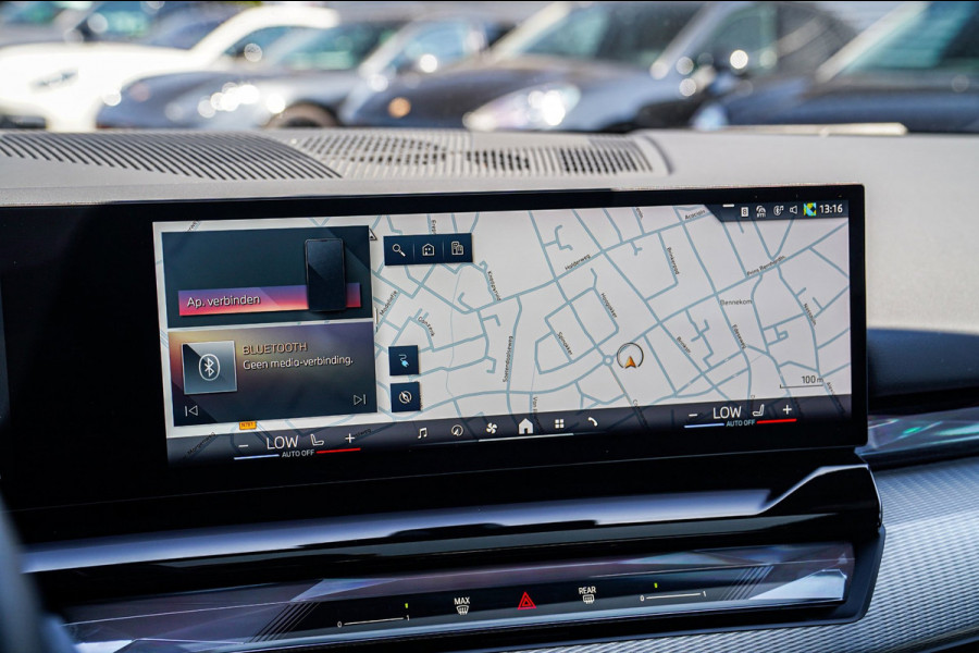 BMW i5 EDrive40 84 kWh | Bowers & Wilkins | Head Up Display | Stoelverkoeling | 360 Camera | AR Camera | Elektrisch trekhaak