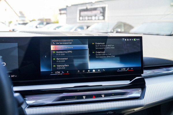 BMW i5 EDrive40 84 kWh | Bowers & Wilkins | Head Up Display | Stoelverkoeling | 360 Camera | AR Camera | Elektrisch trekhaak
