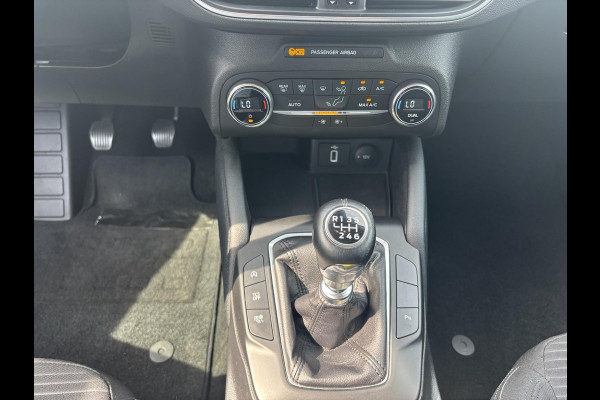 Ford FOCUS Wagon 1.5 EcoBoost Titanium Business elektrisch wegklapbare trekhaak