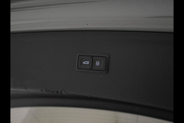Audi Q5 55 TFSI S-Line Competition Quattro (Plug-In) Aut. *PANO | LEATHER | FULL-LED | HEATED-SPORTSEATS | KEYLESS | CAMERA | NAVI-FULLMAP | PRIVACY-GLASS | DIGI-COCKPIT | CRUISE-ADPAPTIVE | DAB | 21"ALU*