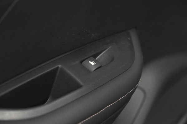 Peugeot 2008 1.2 Hybrid 145 Allure | Apple Carplay | Climate Control | Parkeersensoren Voor + Achter