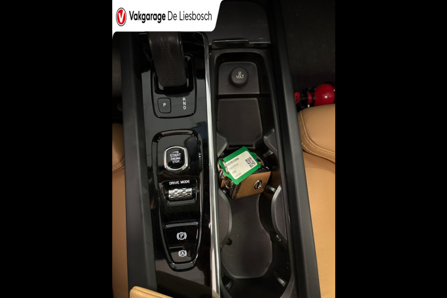 Volvo XC60 2.0 T8 Twin Engine AWD Momentum Pro / inscription / pano / trekhaak / leder / carplay