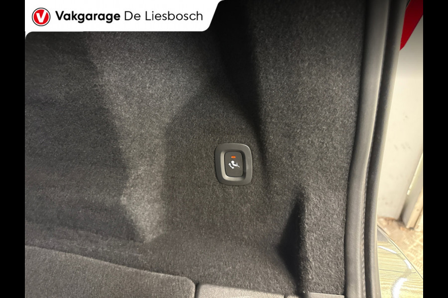 Volvo XC60 2.0 T8 Twin Engine AWD Momentum Pro / inscription / pano / trekhaak / leder / carplay