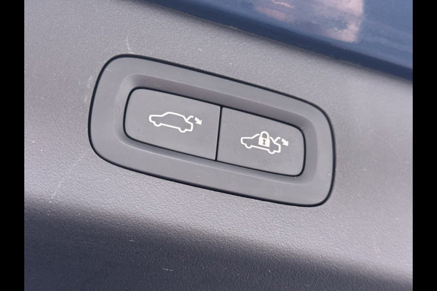 Lynk & Co 01 1.5T PHEV AUT-7 261pk Pano-Schuifdak Lmv 20" 360°Camera Apple Carplay Android Auto Adap.Cruise Navi Pdc Ecc Keyless Led Plug-In  Elek.Memory.Stoel File assistent Dodehoek detector Elektrisch bedienbare achterklep Rijstrooksensor Wifi Verkeersbord detectie Origineel Nederlandse Auto