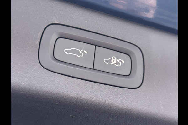 Lynk & Co 01 1.5T PHEV AUT-7 261pk Pano-Schuifdak Lmv 20" 360°Camera Apple Carplay Android Auto Adap.Cruise Navi Pdc Ecc Keyless Led Plug-In  Elek.Memory.Stoel File assistent Dodehoek detector Elektrisch bedienbare achterklep Rijstrooksensor Wifi Verkeersbord detectie Origineel Nederlandse Auto