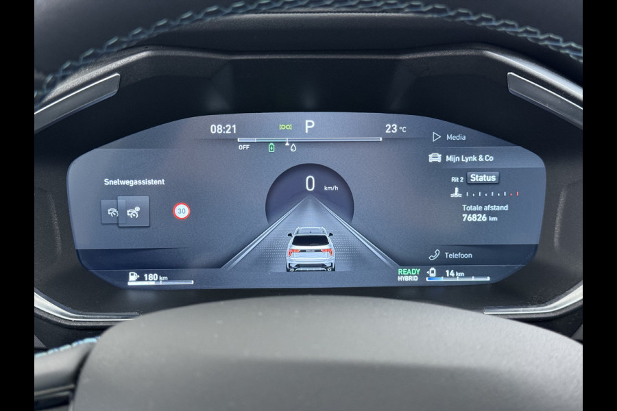 Lynk & Co 01 1.5T PHEV AUT-7 261pk Pano-Schuifdak Lmv 20" 360°Camera Apple Carplay Android Auto Adap.Cruise Navi Pdc Ecc Keyless Led Plug-In  Elek.Memory.Stoel File assistent Dodehoek detector Elektrisch bedienbare achterklep Rijstrooksensor Wifi Verkeersbord detectie Origineel Nederlandse Auto