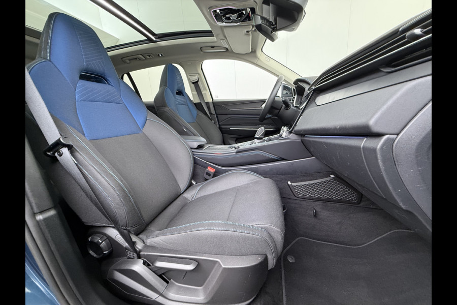 Lynk & Co 01 1.5T PHEV AUT-7 261pk Pano-Schuifdak Lmv 20" 360°Camera Apple Carplay Android Auto Adap.Cruise Navi Pdc Ecc Keyless Led Plug-In  Elek.Memory.Stoel File assistent Dodehoek detector Elektrisch bedienbare achterklep Rijstrooksensor Wifi Verkeersbord detectie Origineel Nederlandse Auto