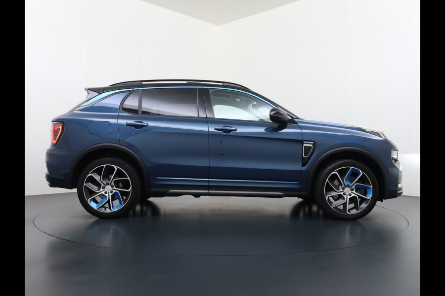 Lynk & Co 01 1.5T PHEV AUT-7 261pk Pano-Schuifdak Lmv 20" 360°Camera Apple Carplay Android Auto Adap.Cruise Navi Pdc Ecc Keyless Led Plug-In  Elek.Memory.Stoel File assistent Dodehoek detector Elektrisch bedienbare achterklep Rijstrooksensor Wifi Verkeersbord detectie Origineel Nederlandse Auto