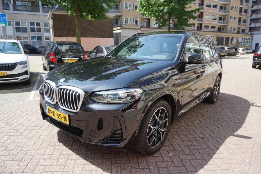 BMW X3 xDrive30e High Executive M-SPORT | Trekhaak | Panoramadak | Adaptive + Lane | BTW auto | Apple Carplay |