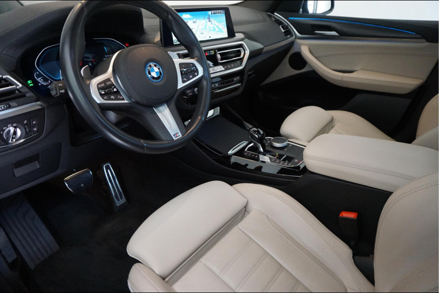 BMW X3 xDrive30e High Executive M-SPORT | Trekhaak | Panoramadak | Adaptive + Lane | BTW auto | Apple Carplay |