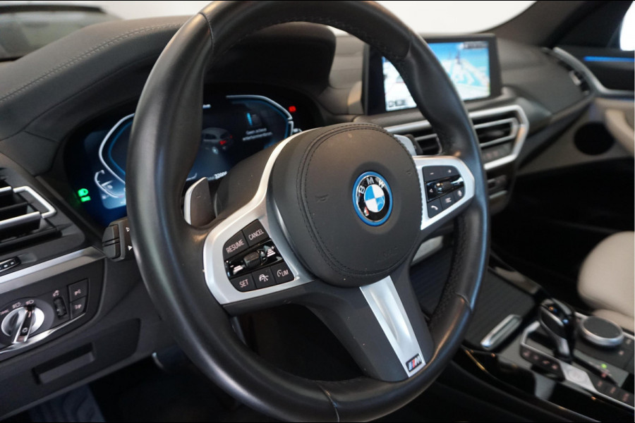 BMW X3 xDrive30e High Executive M-SPORT | Trekhaak | Panoramadak | Adaptive + Lane | BTW auto | Apple Carplay |