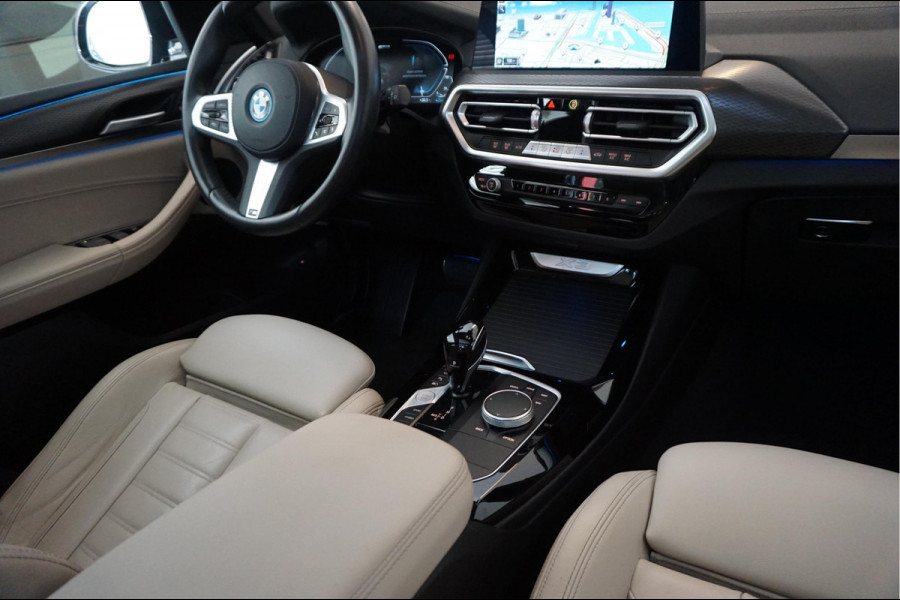 BMW X3 xDrive30e High Executive M-SPORT | Trekhaak | Panoramadak | Adaptive + Lane | BTW auto | Apple Carplay |
