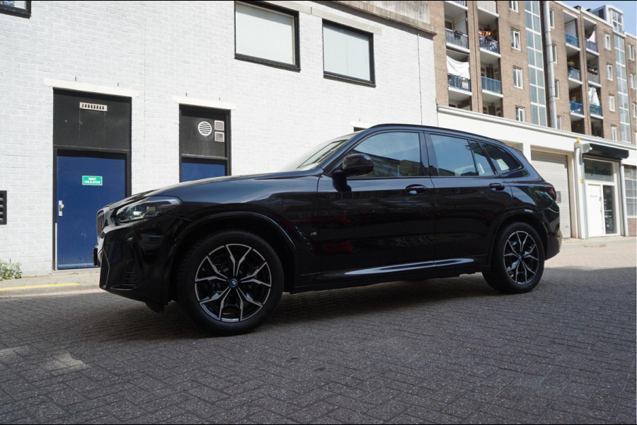 BMW X3 xDrive30e High Executive M-SPORT | Trekhaak | Panoramadak | Adaptive + Lane | BTW auto | Apple Carplay |