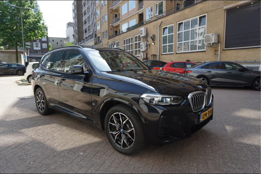 BMW X3 xDrive30e High Executive M-SPORT | Trekhaak | Panoramadak | Adaptive + Lane | BTW auto | Apple Carplay |