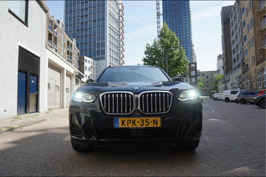 BMW X3 xDrive30e High Executive M-SPORT | Trekhaak | Panoramadak | Adaptive + Lane | BTW auto | Apple Carplay |