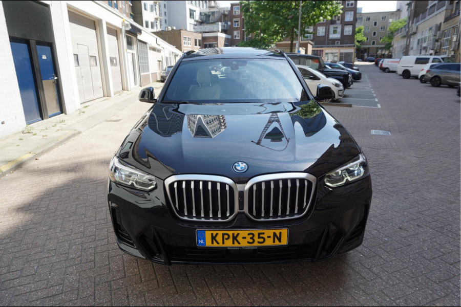 BMW X3 xDrive30e High Executive M-SPORT | Trekhaak | Panoramadak | Adaptive + Lane | BTW auto | Apple Carplay |