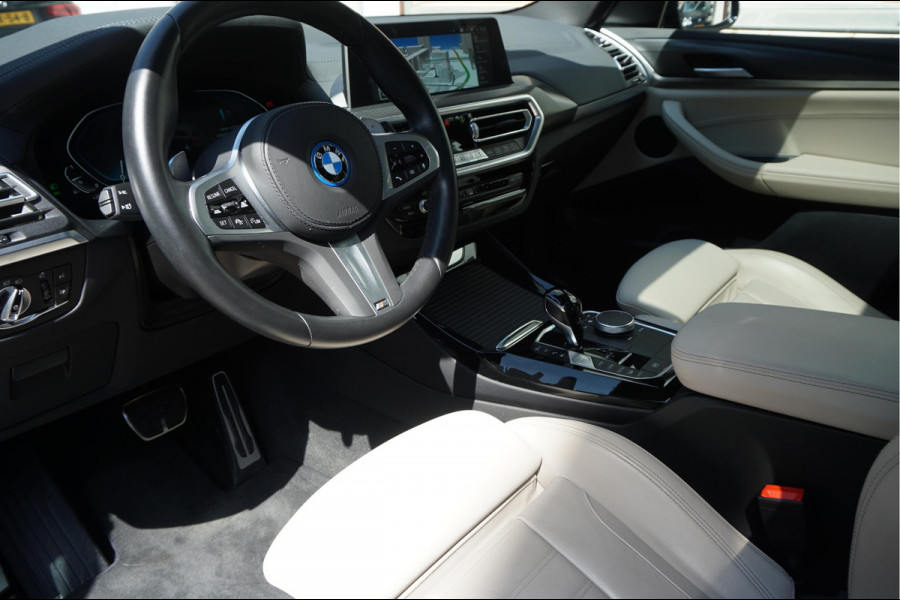 BMW X3 xDrive30e High Executive M-SPORT | Trekhaak | Panoramadak | Adaptive + Lane | BTW auto | Apple Carplay |
