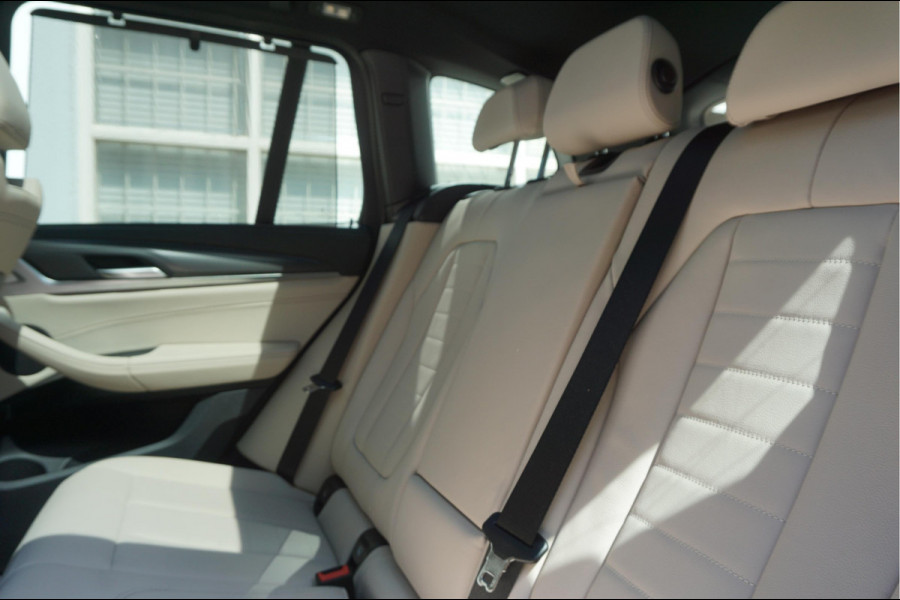 BMW X3 xDrive30e High Executive M-SPORT | Trekhaak | Panoramadak | Adaptive + Lane | BTW auto | Apple Carplay |